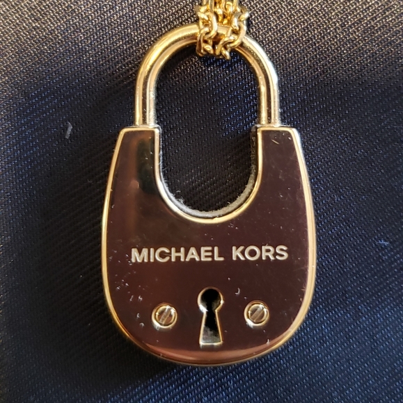 Michael Kors - Picture 1 of 4